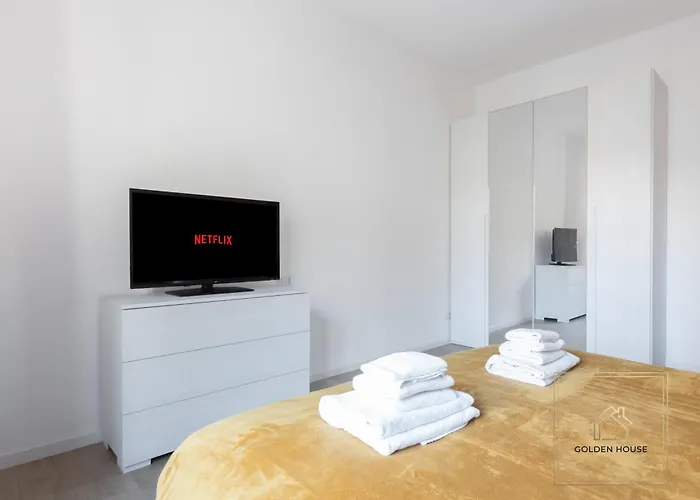 Golden House - 1bdr Apt, 10min To Center-100mt Metroa - 2-4 Pax - A-c Appartamento *