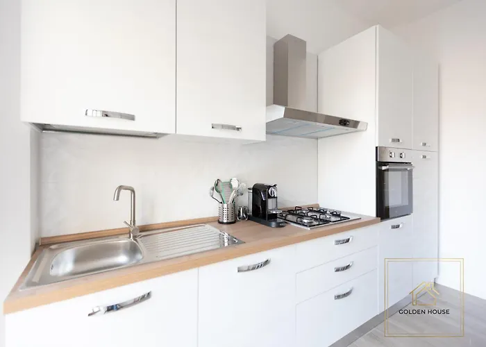Golden House - 1bdr Apt, 10min To Center-100mt Metroa - 2-4 Pax - A-c Rome