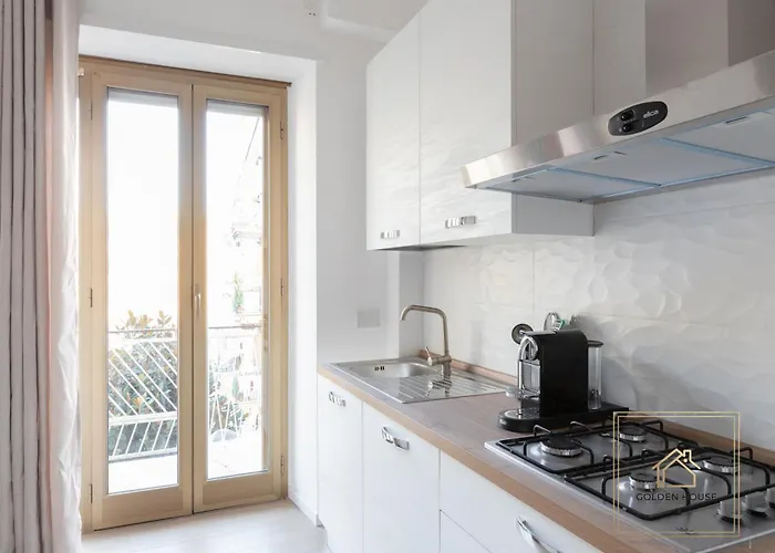 Golden House - 1bdr Apt, 10min To Center-100mt Metroa - 2-4 Pax - A-c Apartament